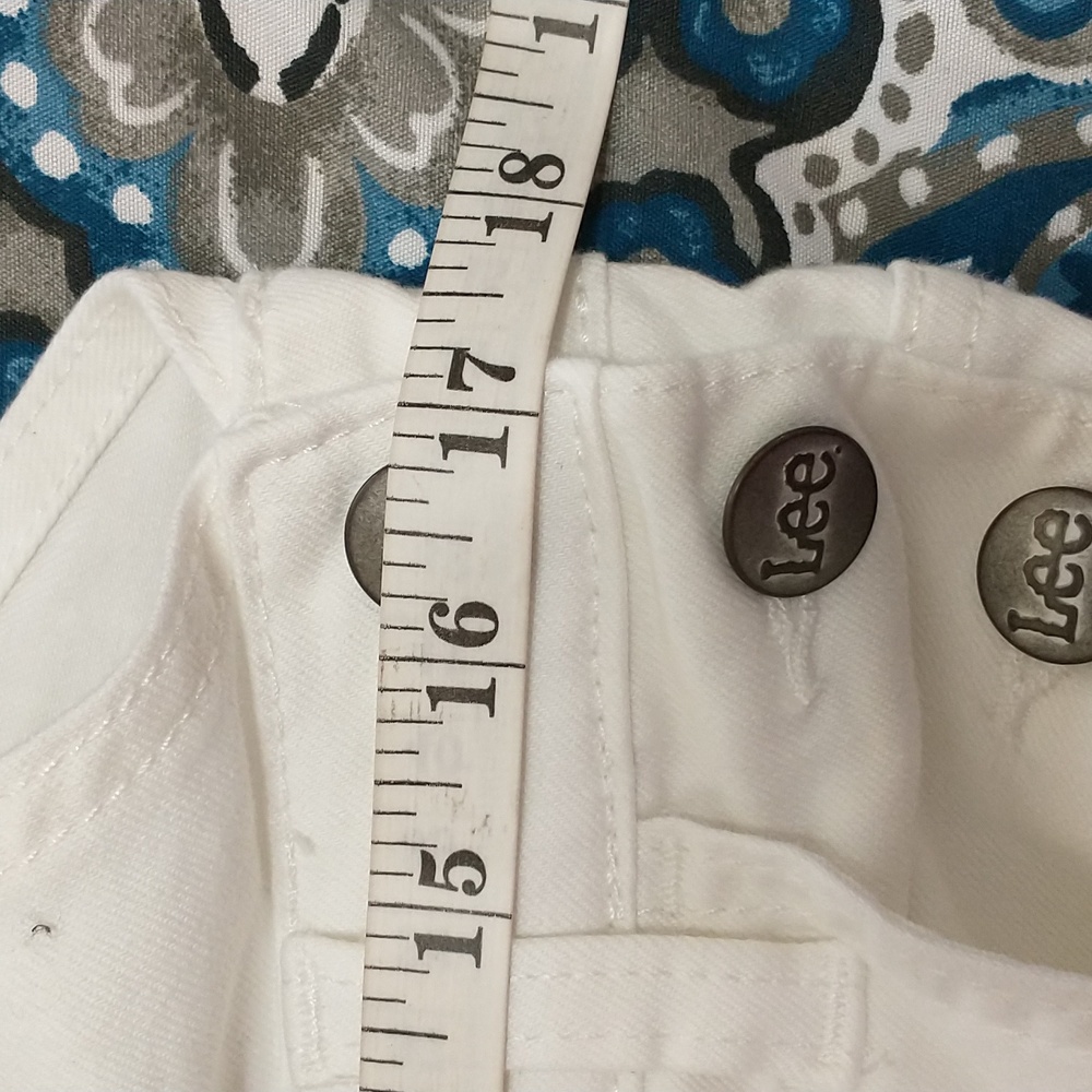 Lee Ladies cover all shorts  size medium and size extra small  white NWT - Picture 9 of 13